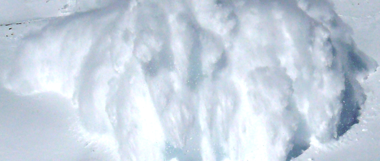 WYPRAWA RATUNKOWA WŚRÓD SCHODZĄCYCH LAWIN