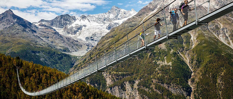 NAJDŁUŻSZY NA ŚWIECIE MOST WISZĄCY