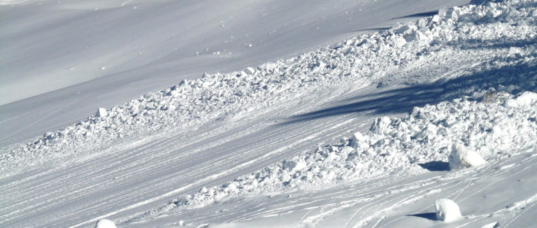 PRZEŻYŁ PIĘĆ GODZIN W LAWINIE!