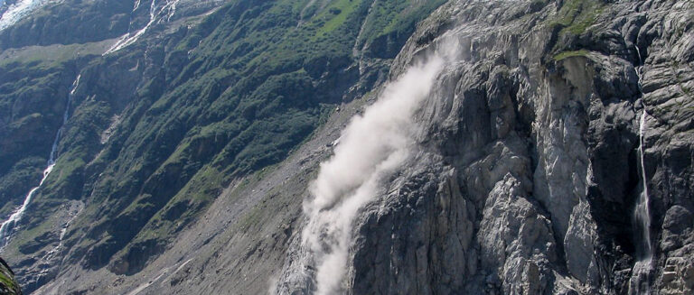 OBRYWY SKALNE I KAMIENNE LAWINY W ALPACH