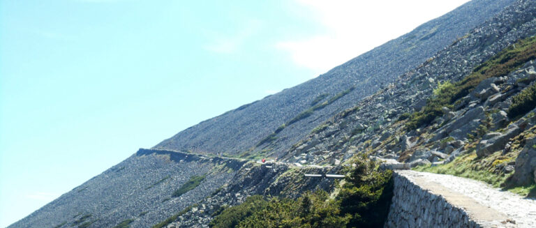 RDZEWIEJĄ ARMATY NA ŚNIEŻCE