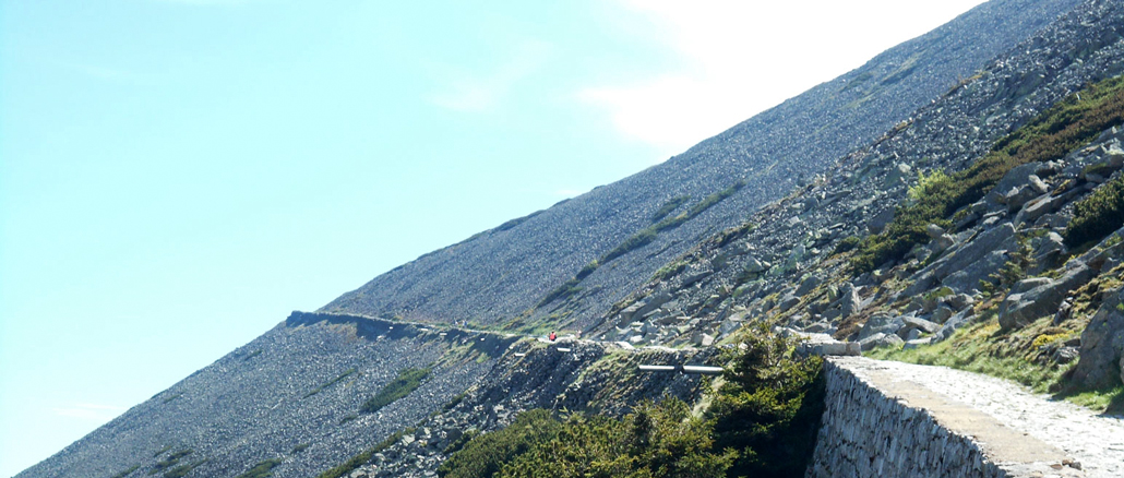 RDZEWIEJĄ ARMATY NA ŚNIEŻCE