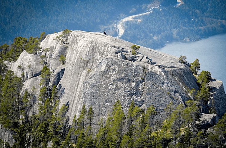 Kanada: nocna akcja ratunkowa z użyciem dronów na Stawamus Chief 13.08.2026